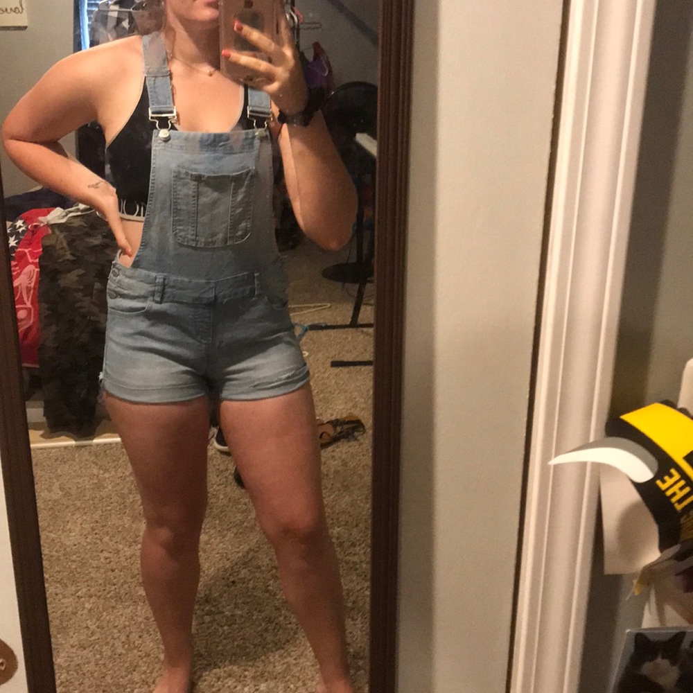 Light wash jean overalls! Never worn! Super comfy!